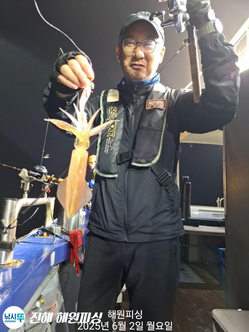 F2689740QT.jpg
