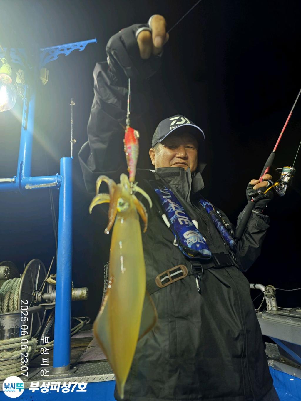 F2693046VN.jpg
