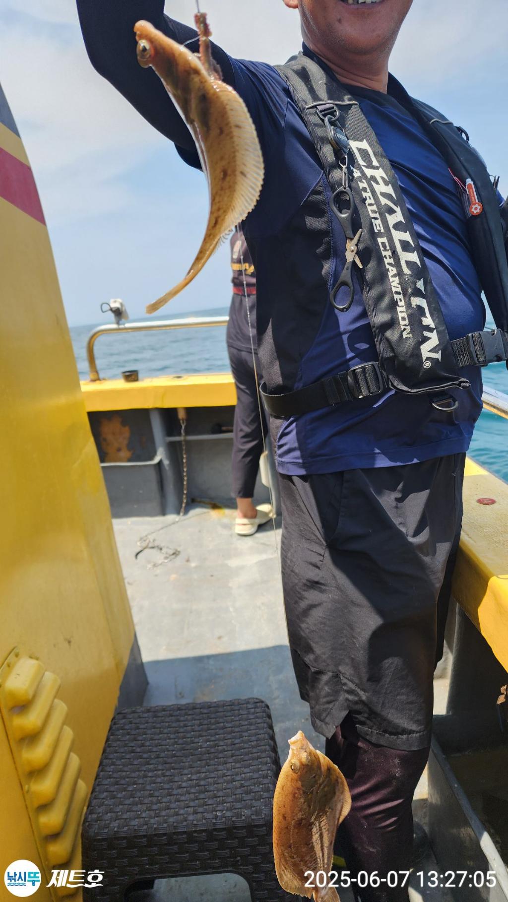 F2694017WP.jpg
