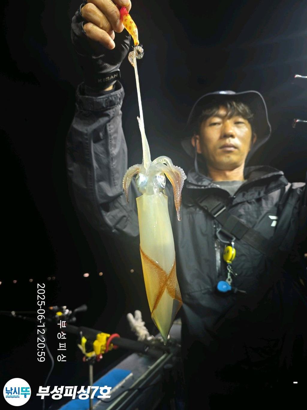 F2699237SW.jpg