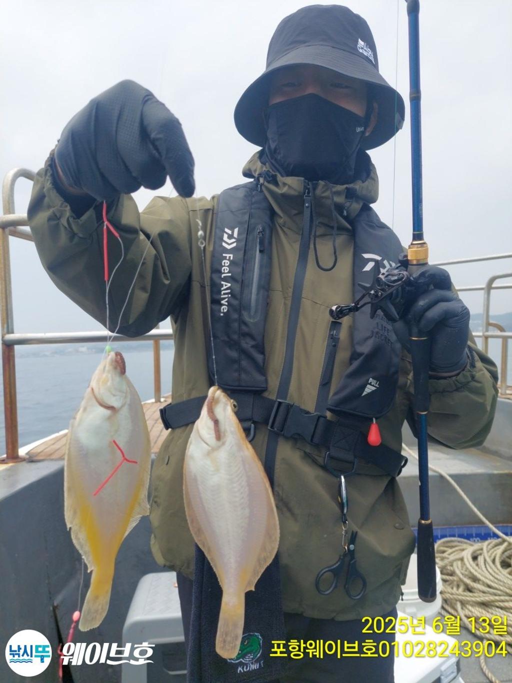 F2700411RY.jpg