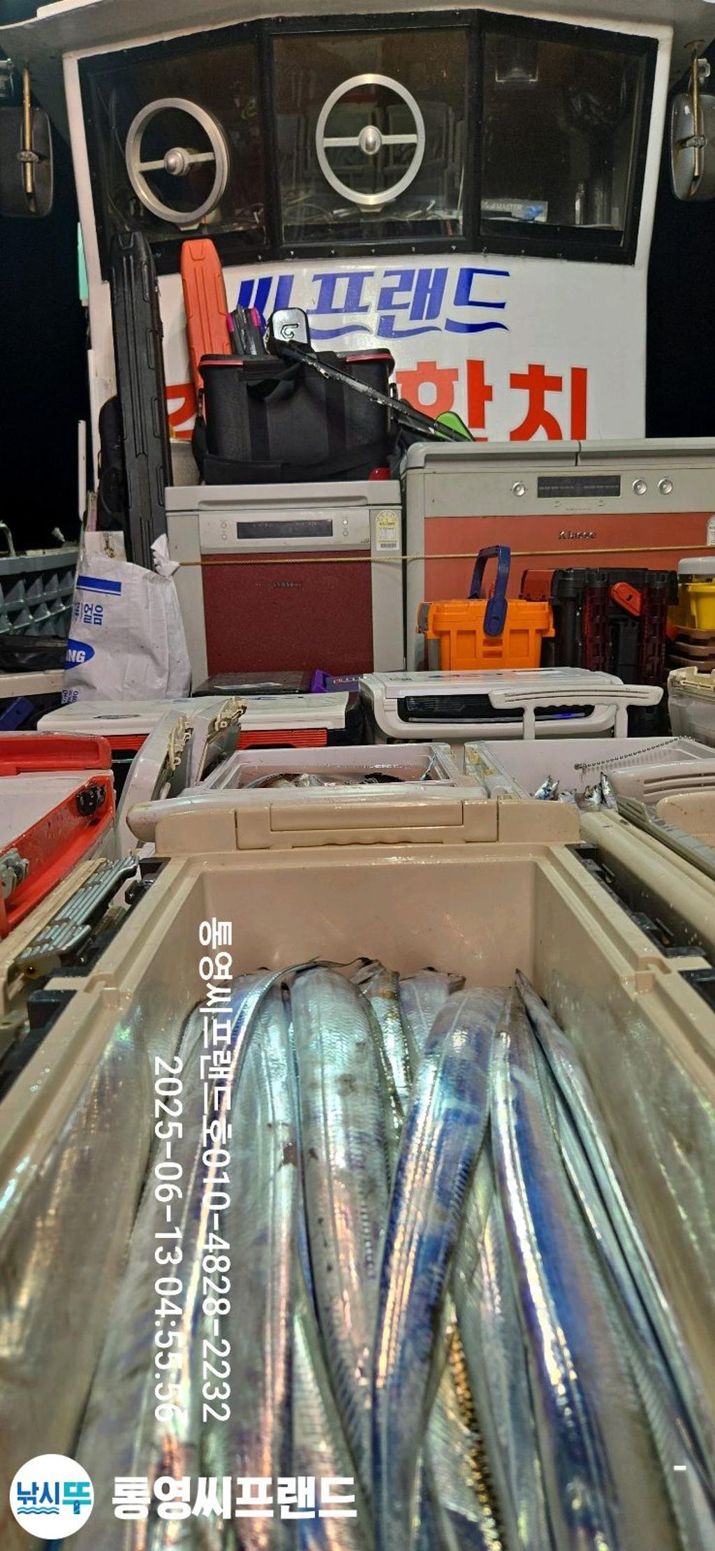 F27020570H.jpg