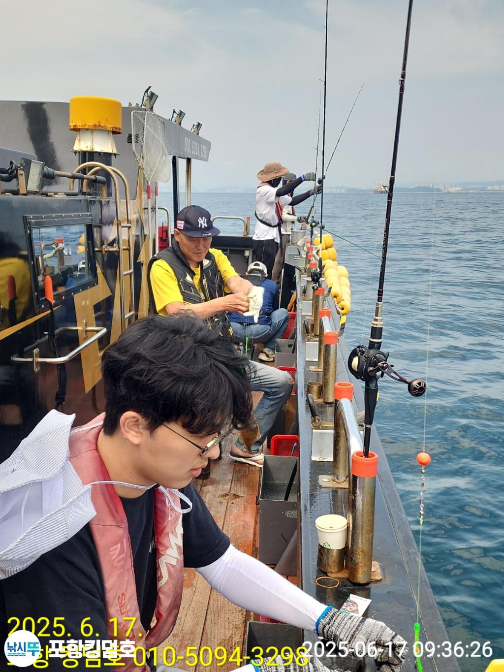 F2702102AC.jpg