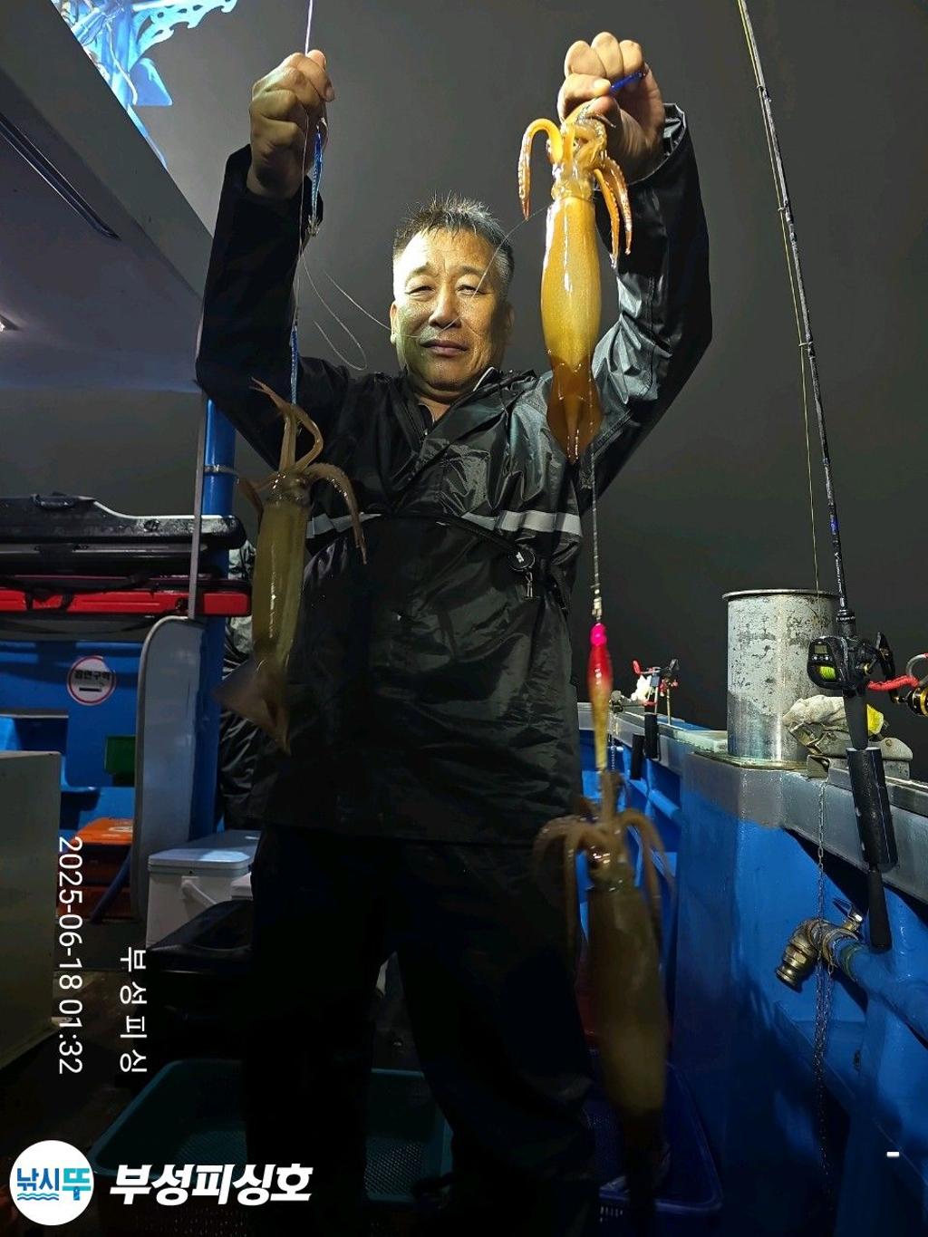 F27024767U.jpg