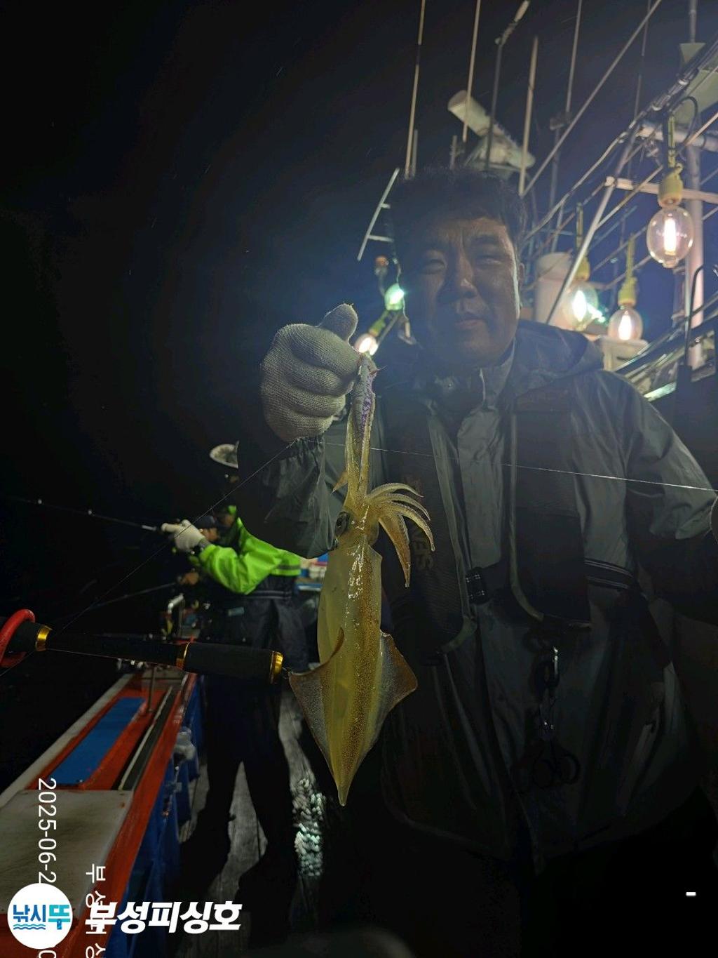 F2704624N1.jpg