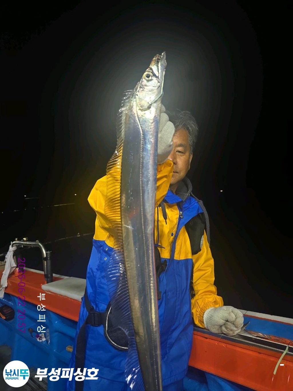 F2706254RN.jpg