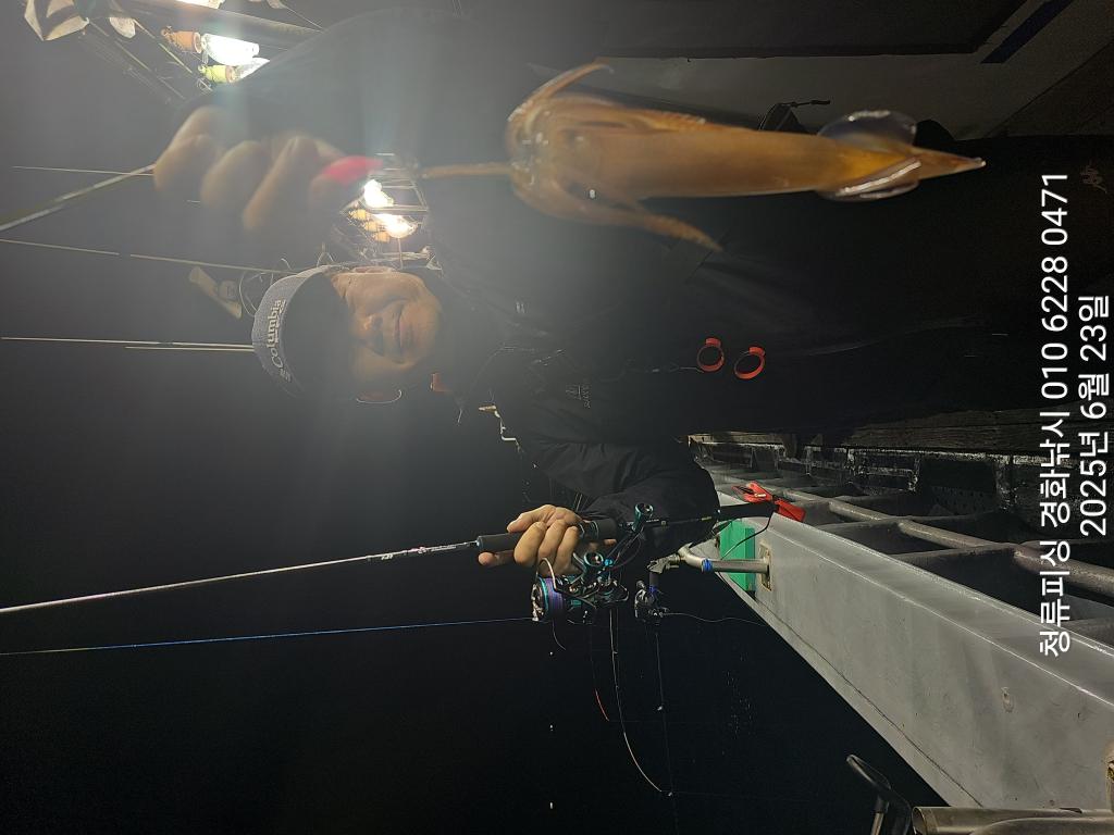 F2706519SU.jpg