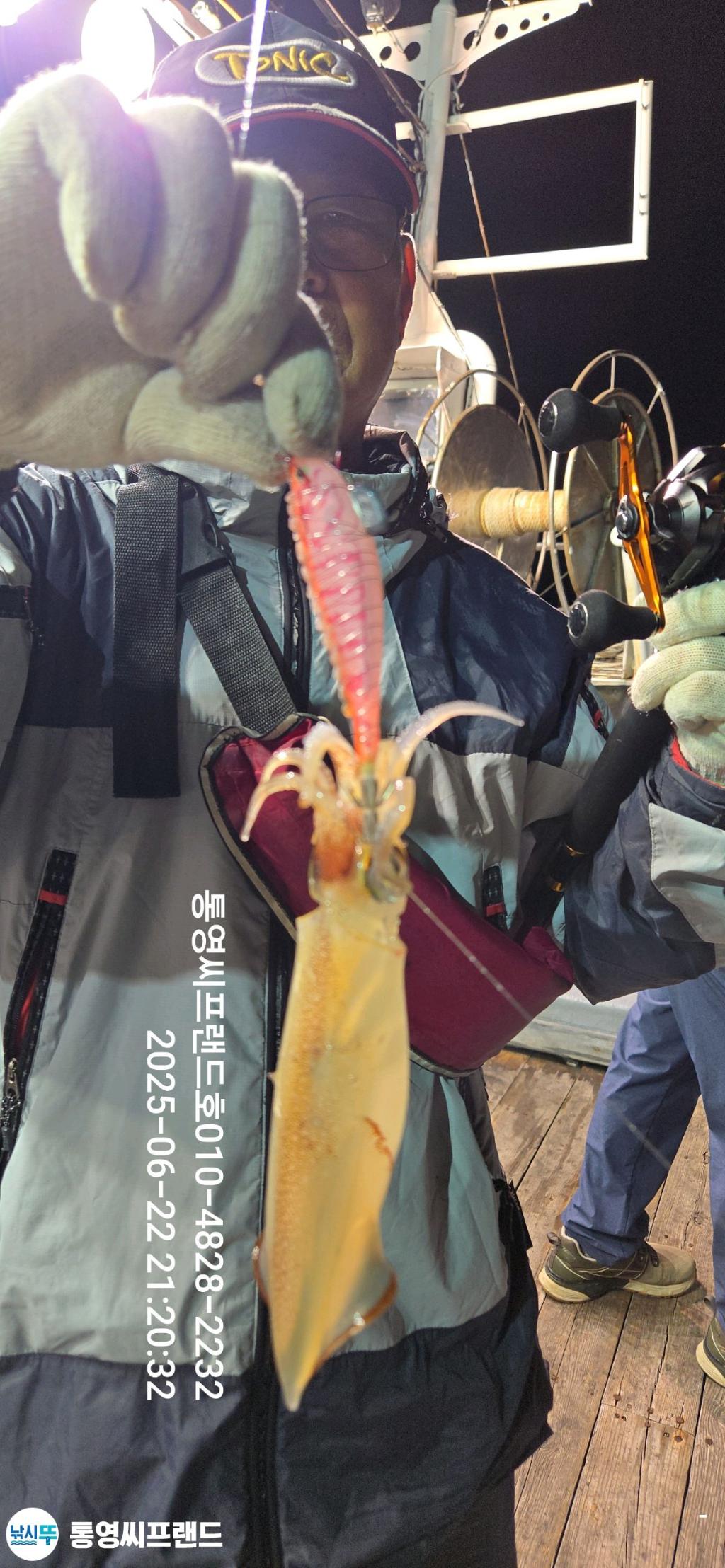 F2707759KI.jpg