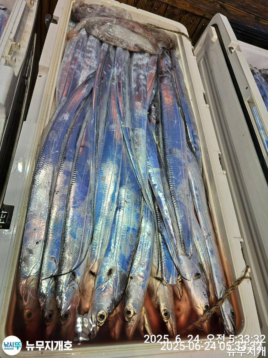 F2707898UN.jpg