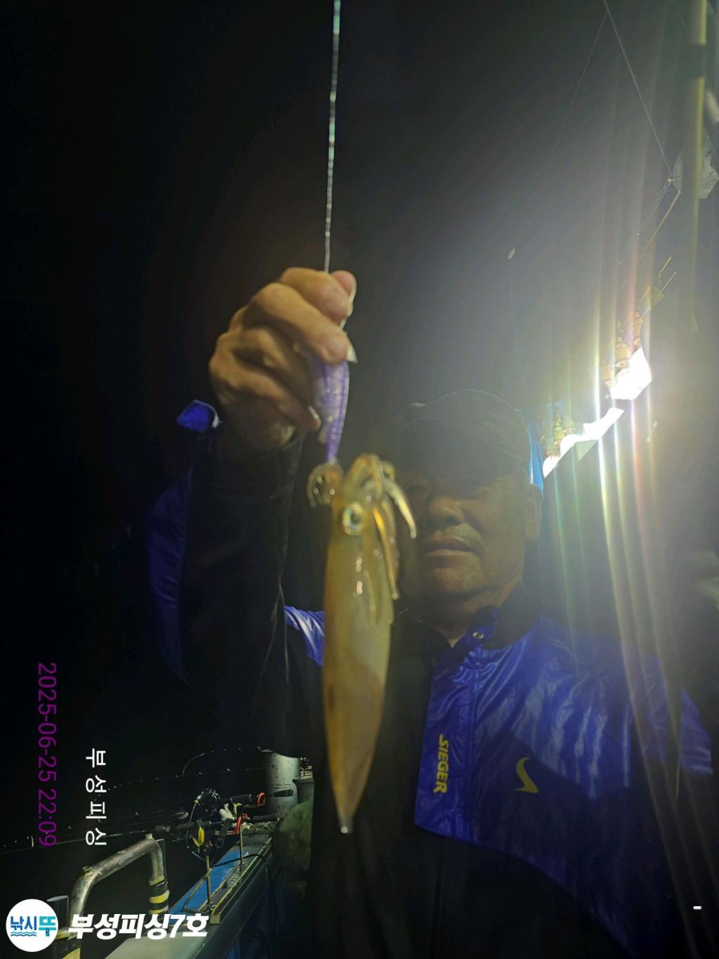 F2709470MA.jpg