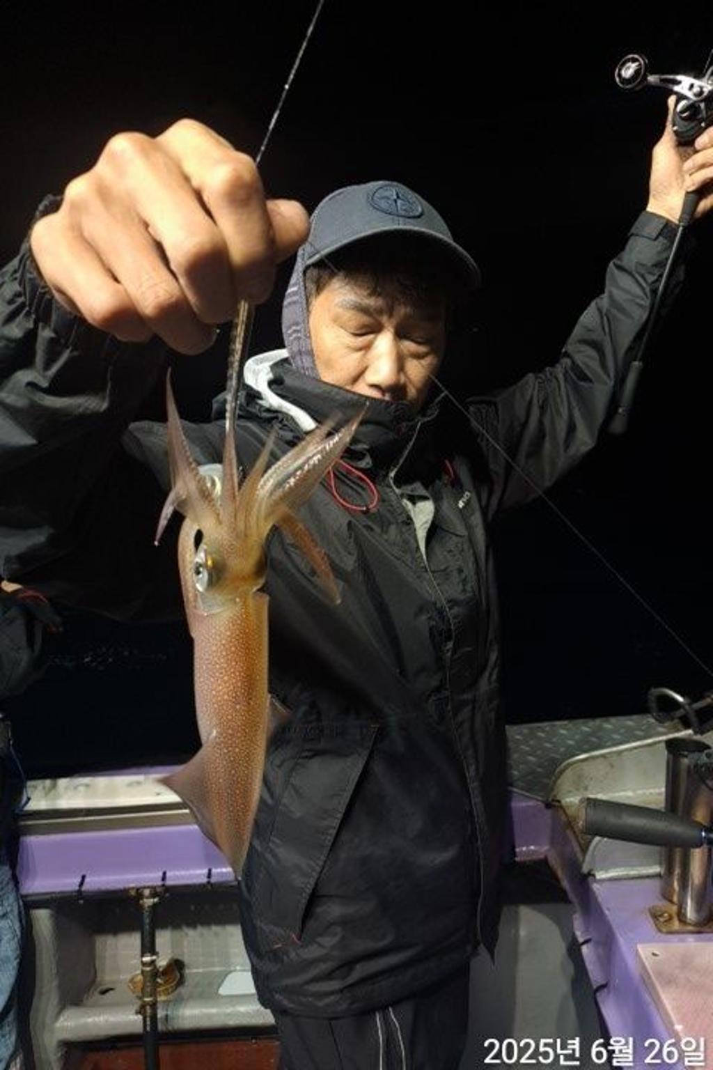 F2710945CJ.jpg