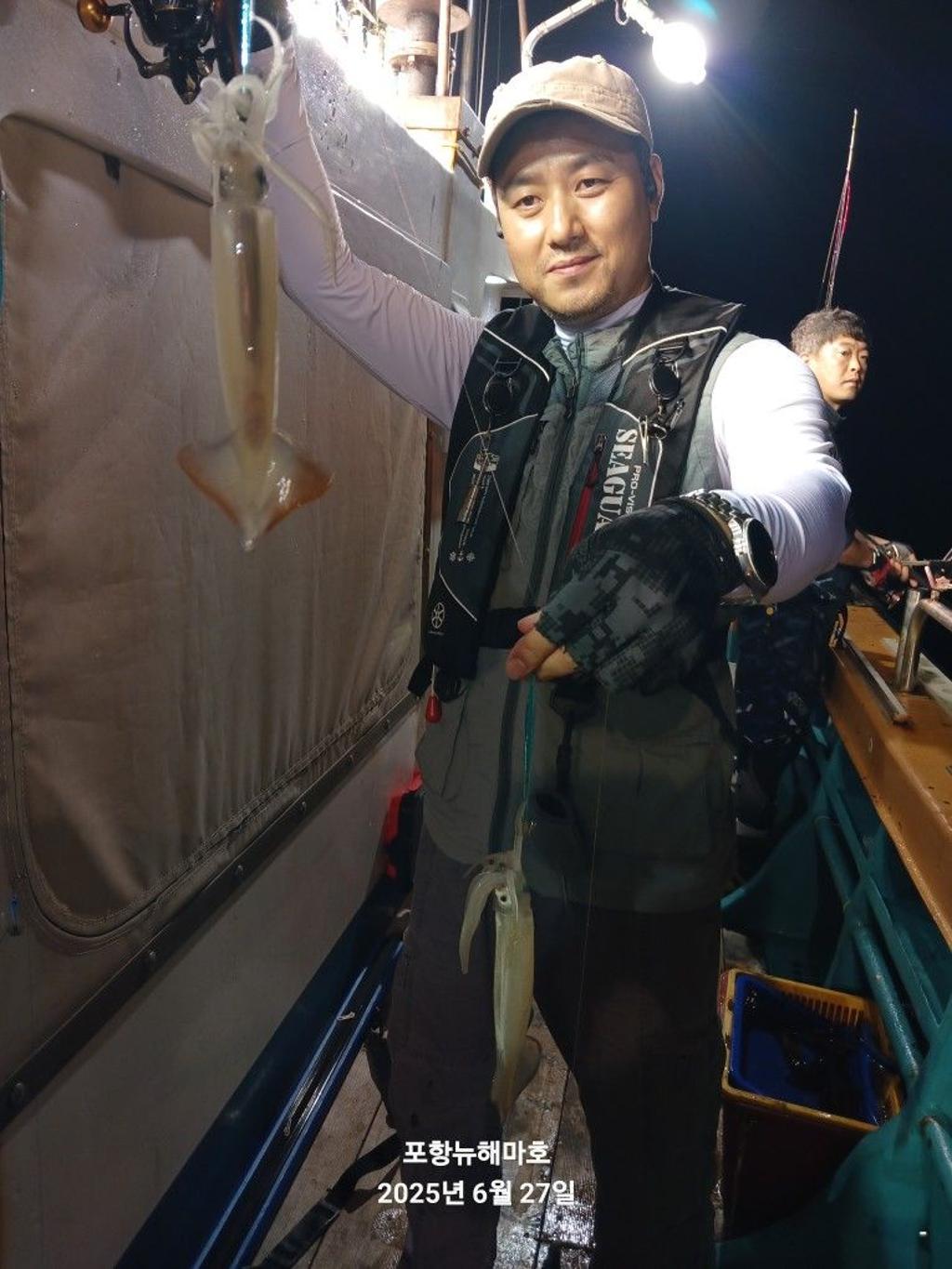 F2712112Q2.jpg