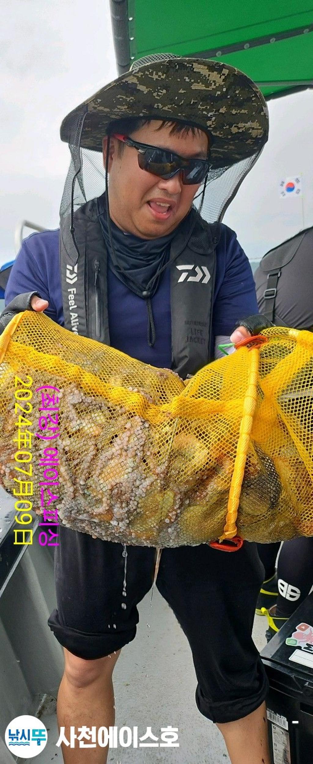 F2712419MT.jpg