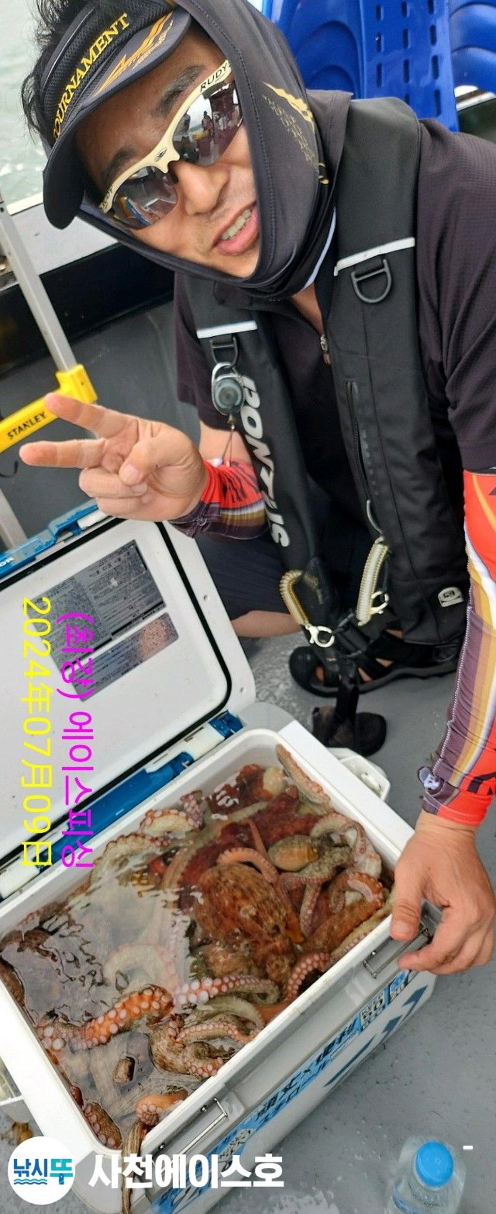 F2712422RK.jpg