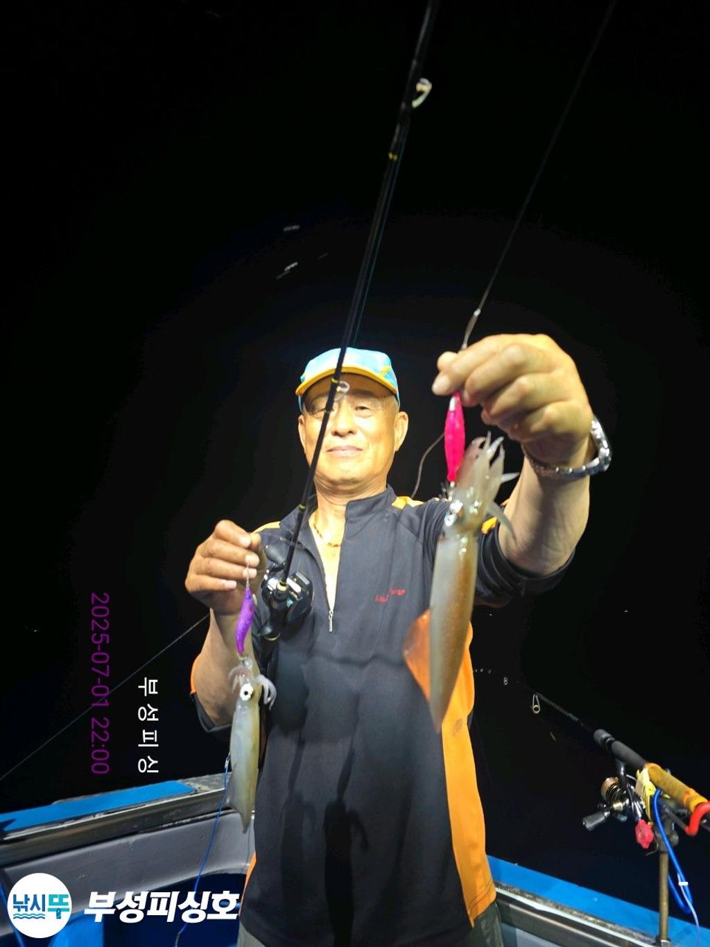F2715824XS.jpg