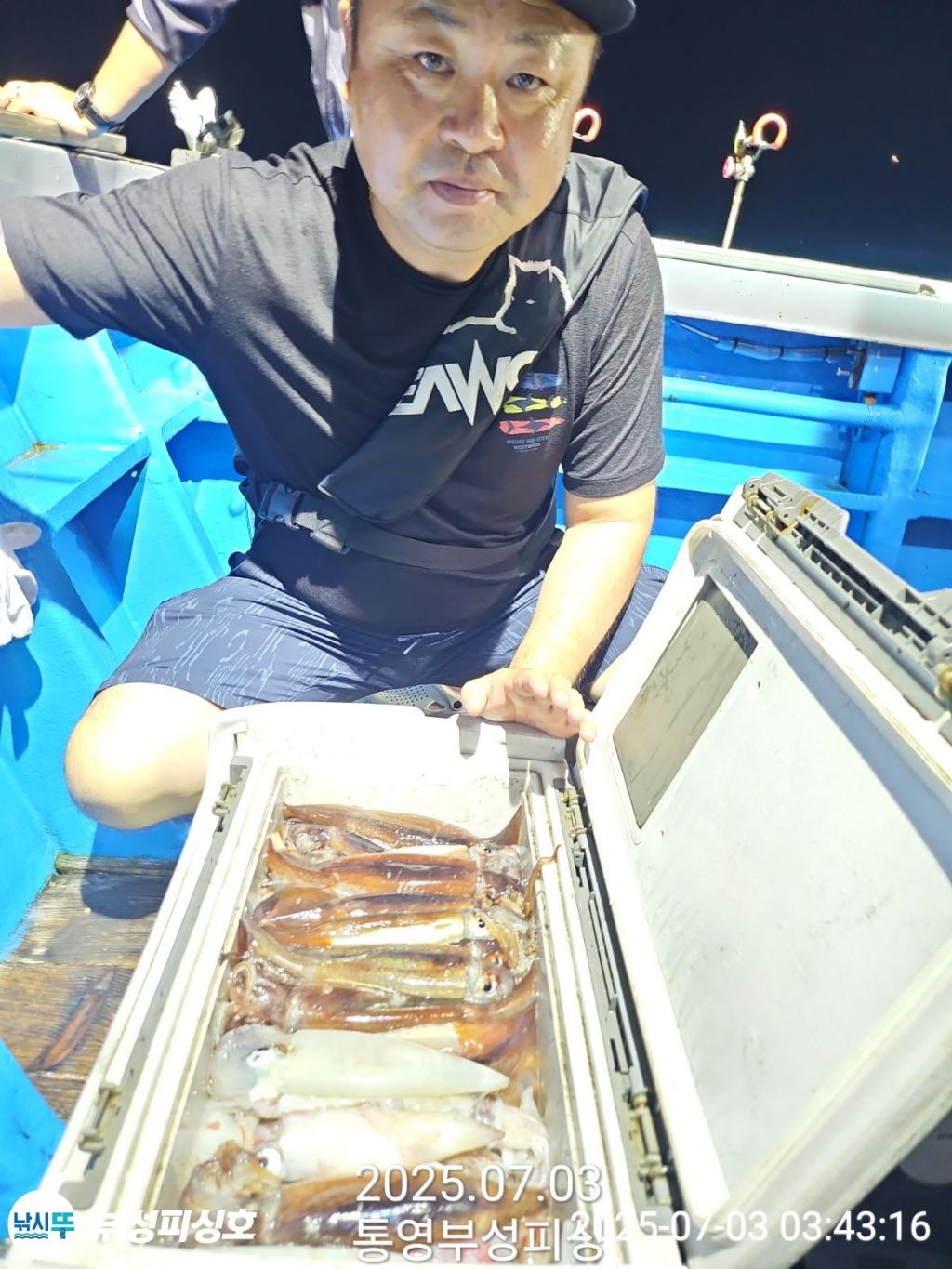 F2716807XM.jpg