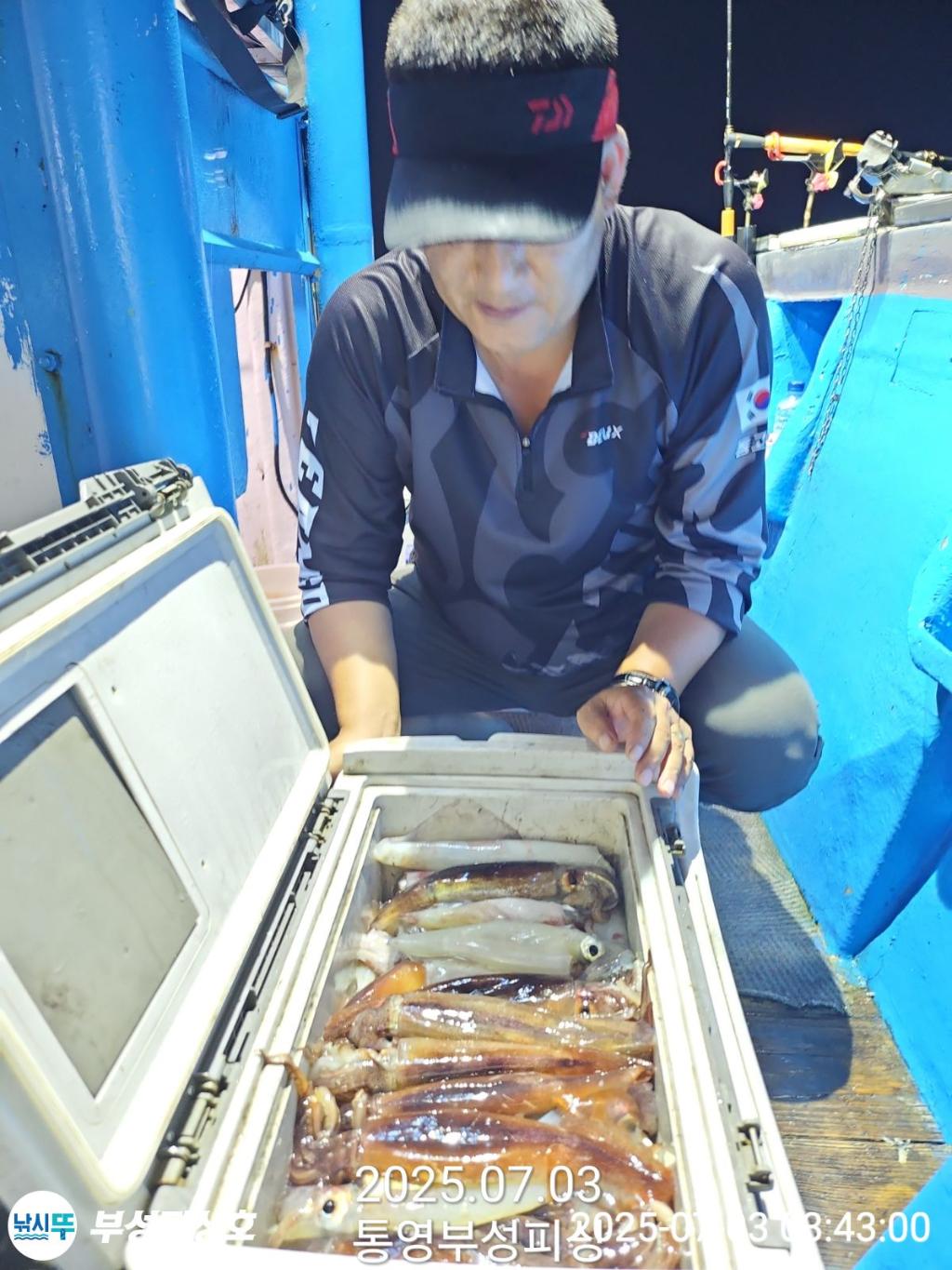 F2716808CH.jpg