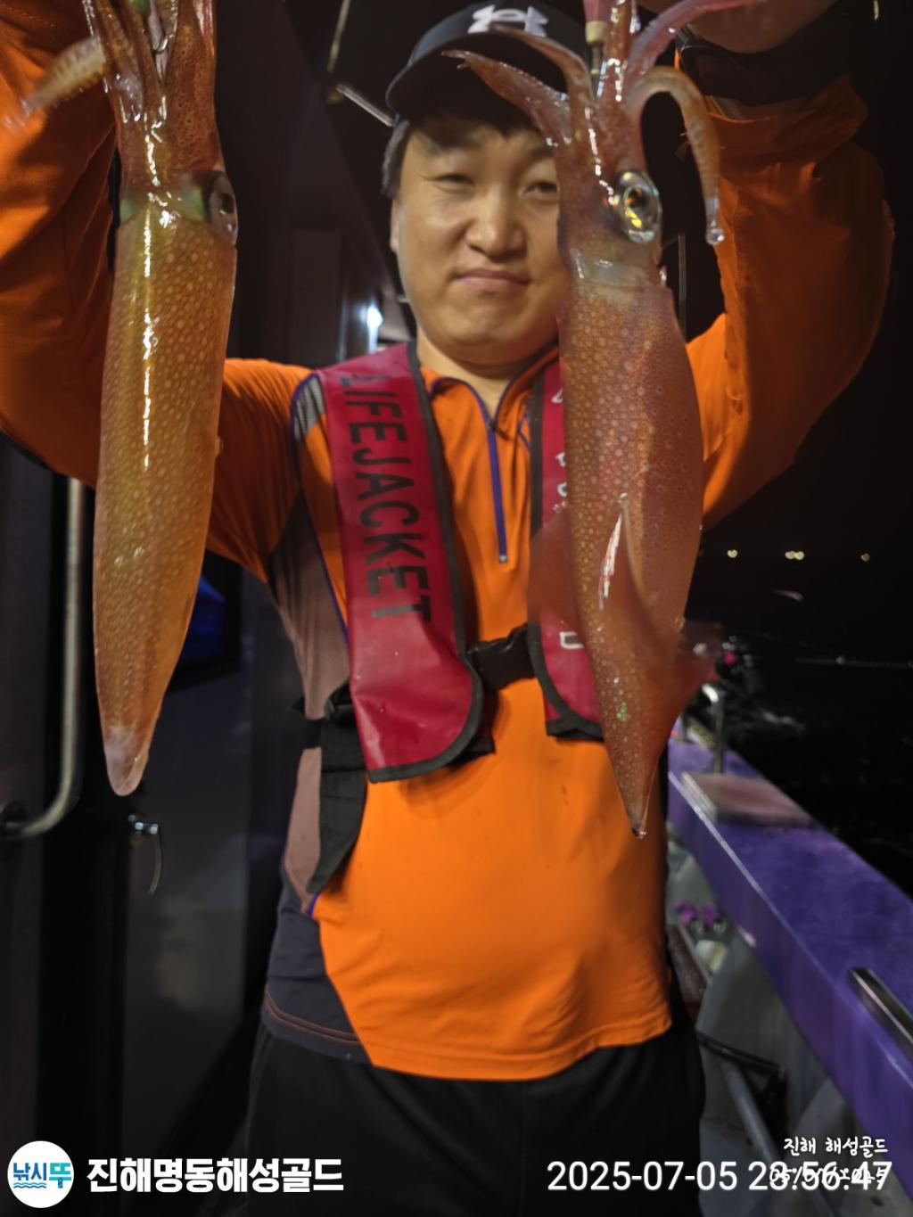 F2719717YU.jpg