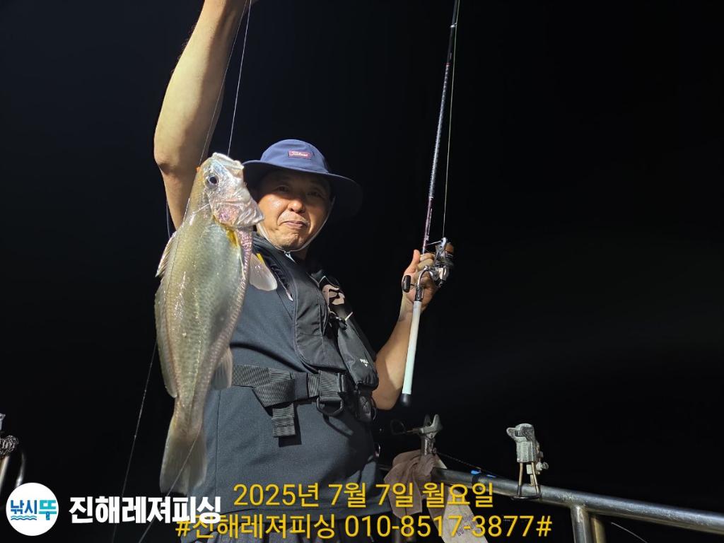 F2722227Y0.jpg