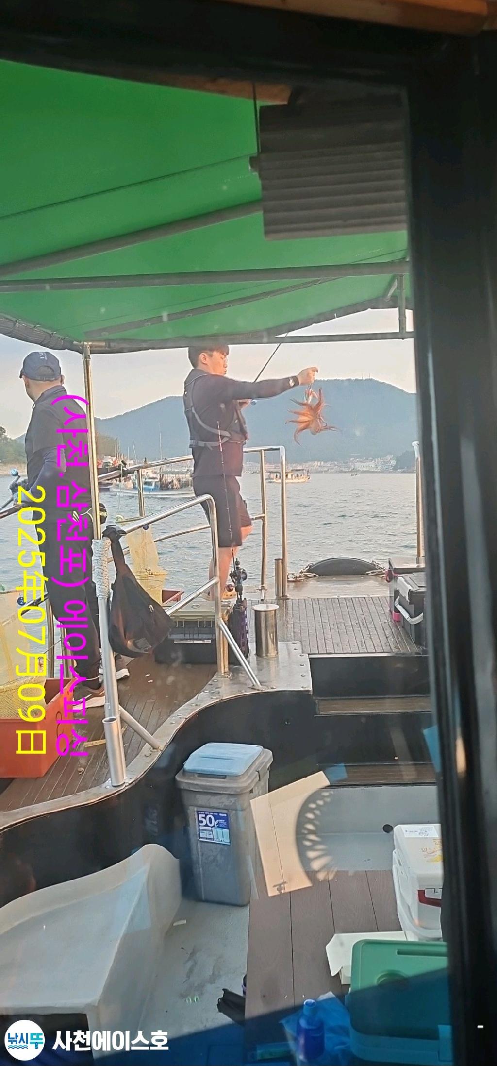F2722551LB.jpg