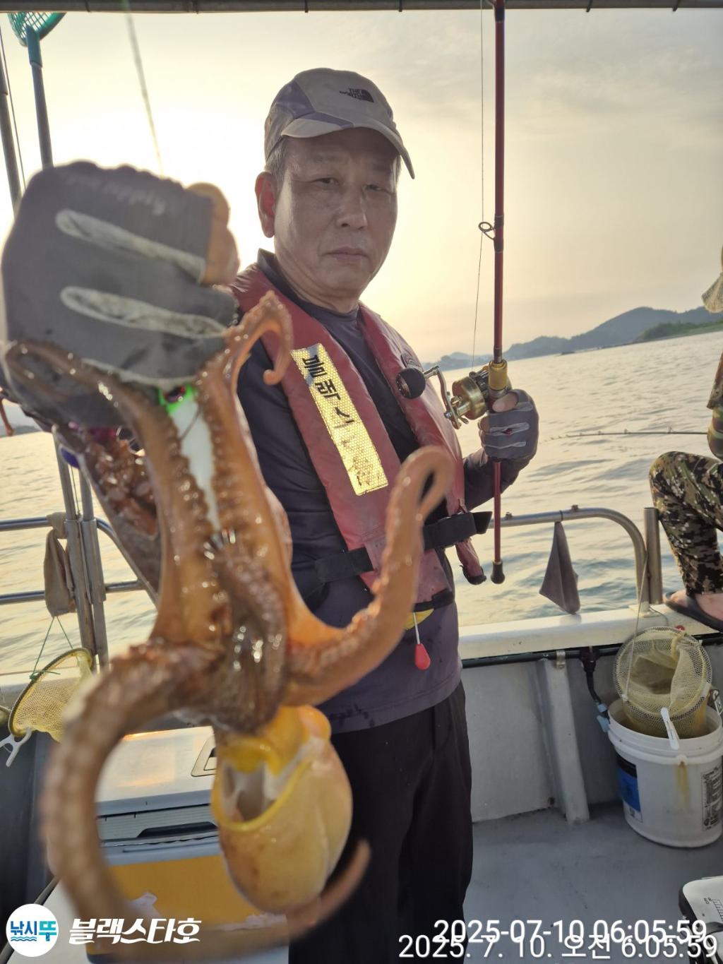 F2723155WX.jpg