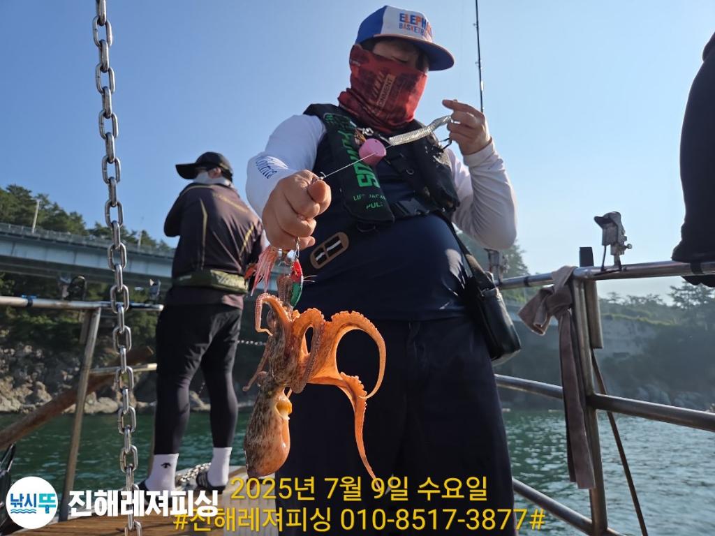 F2722133WH.jpg