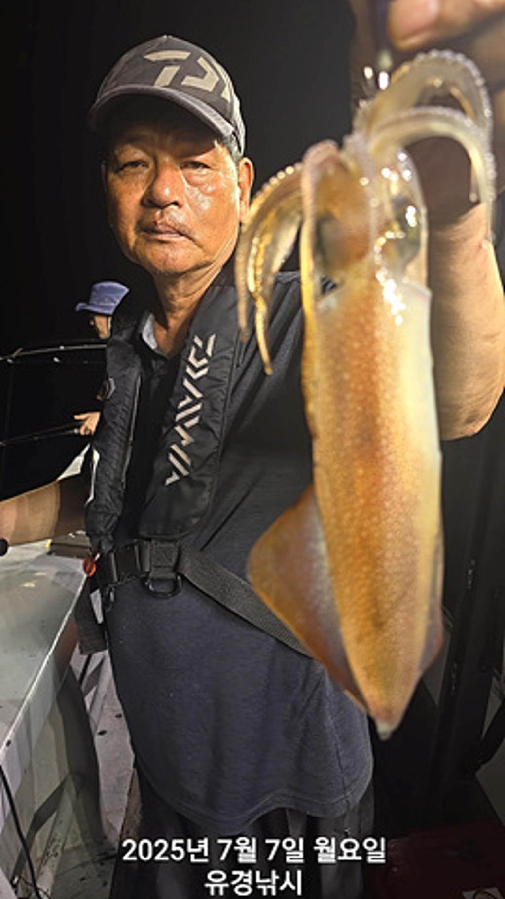 F2723390R2.jpg