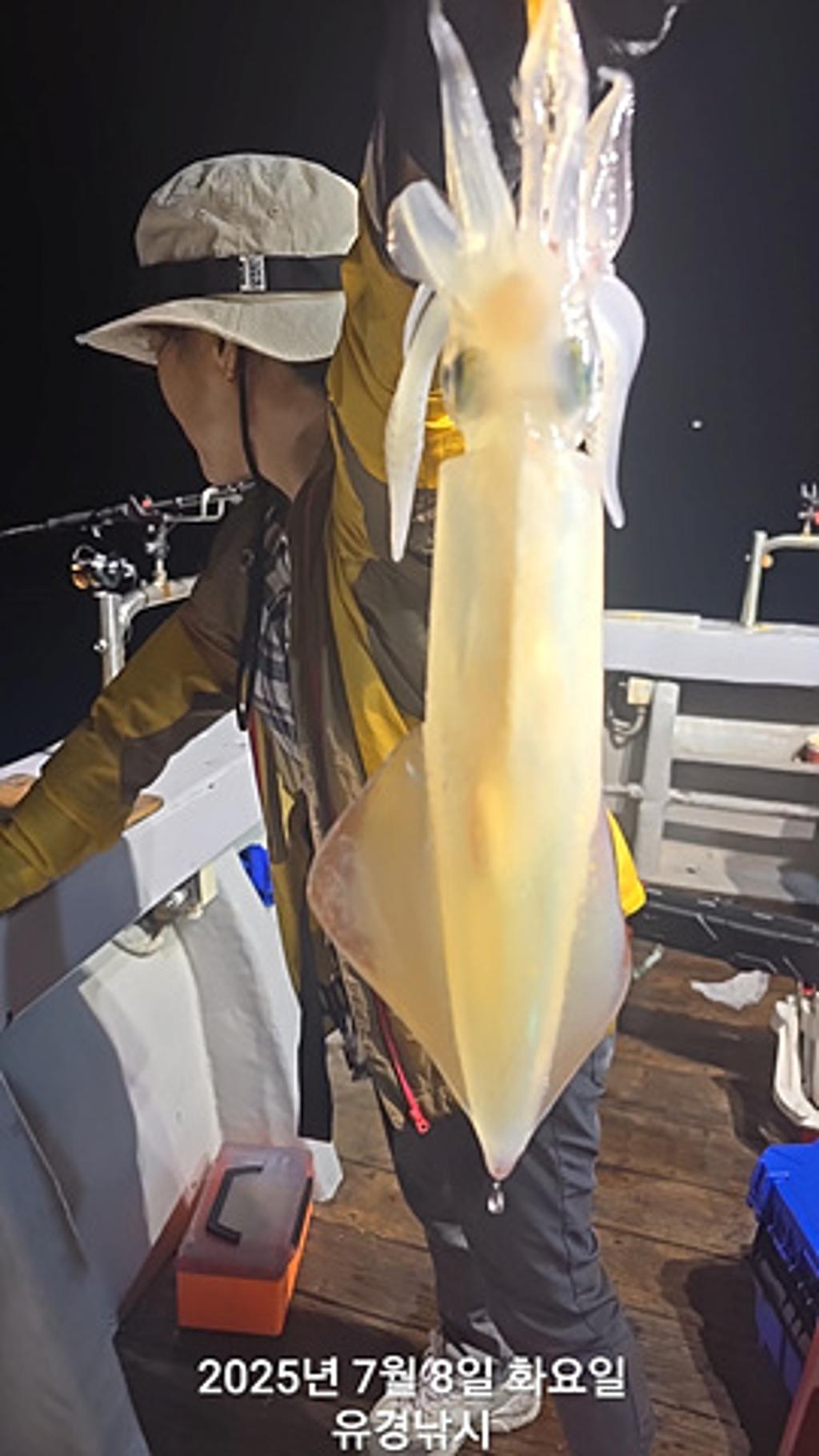 F2724017ZA.jpg