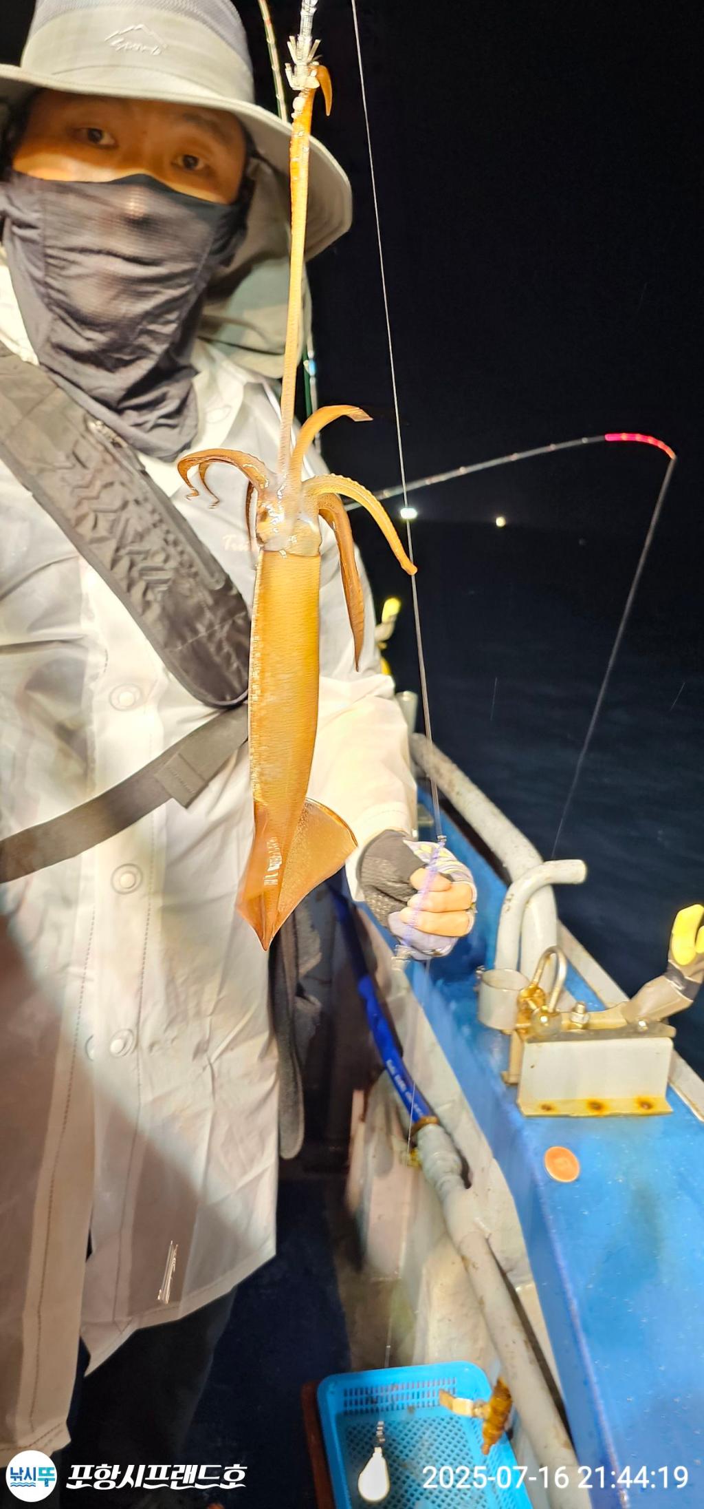 F27268940T.jpg