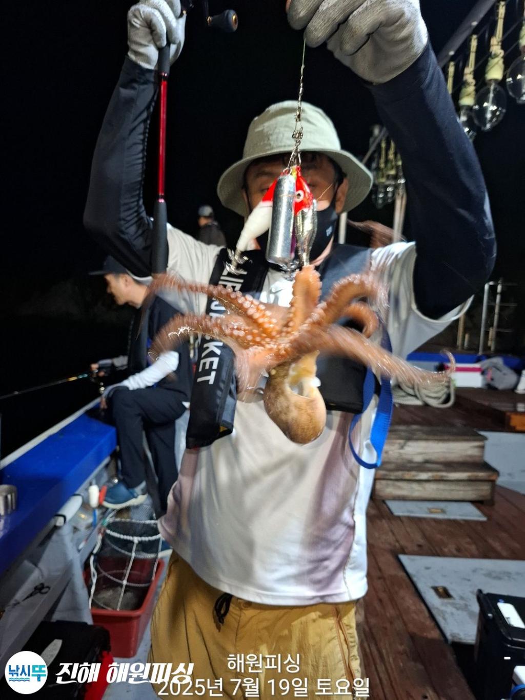 F2728400O4.jpg