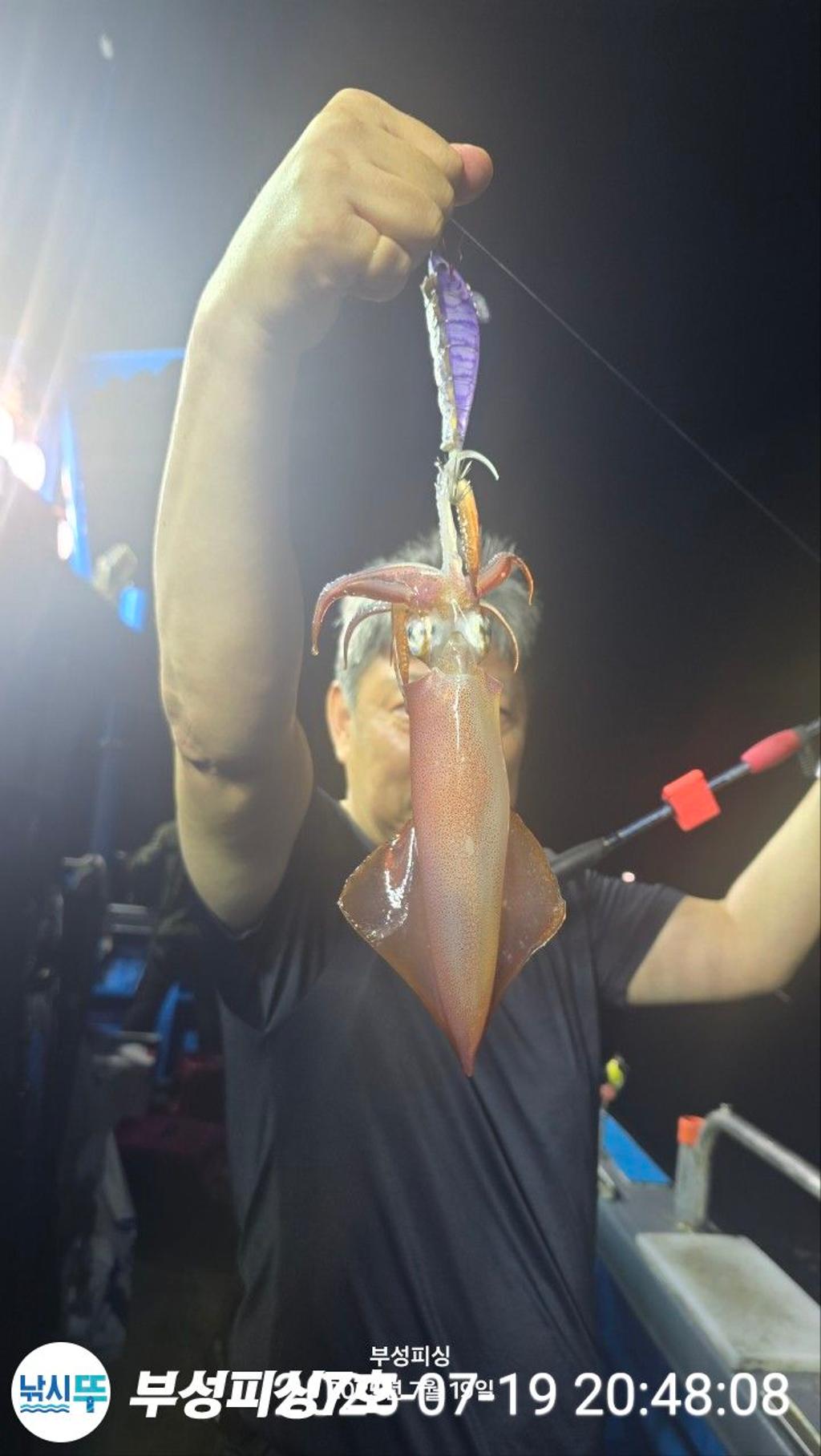 F2728465B7.jpg
