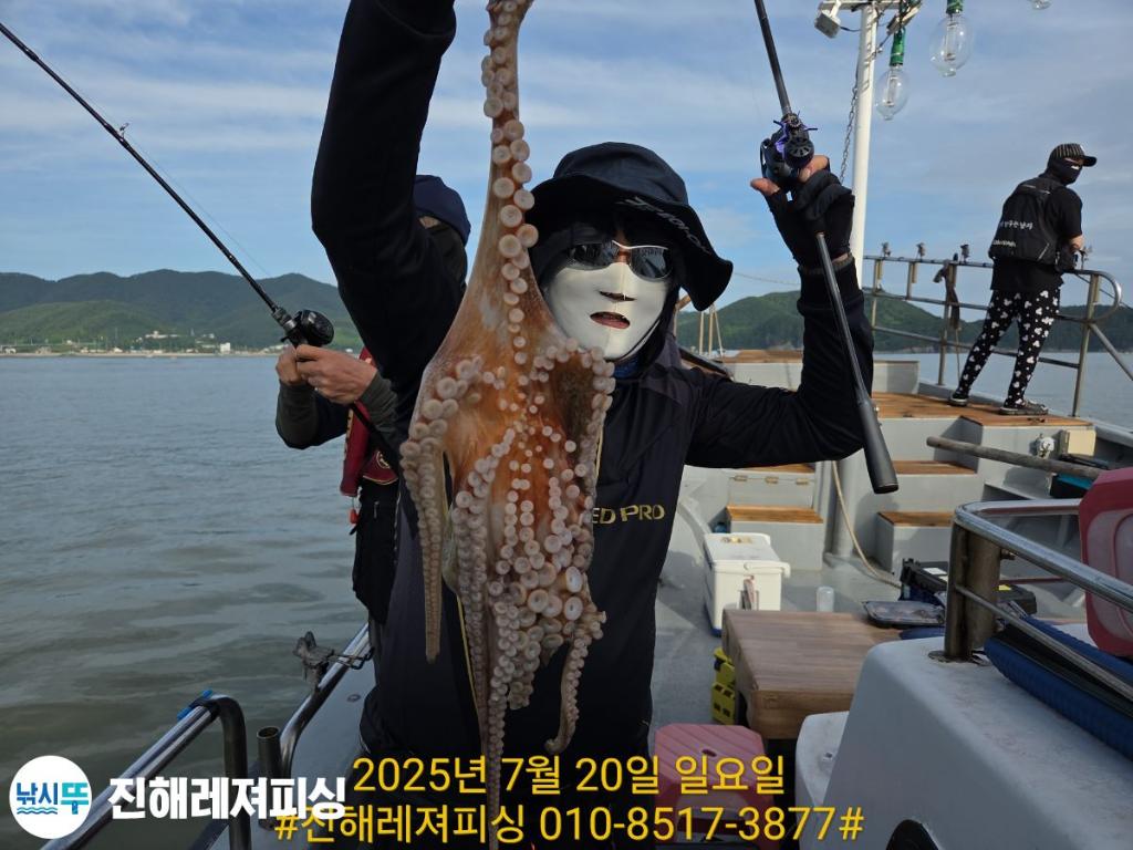 F2729994J0.jpg