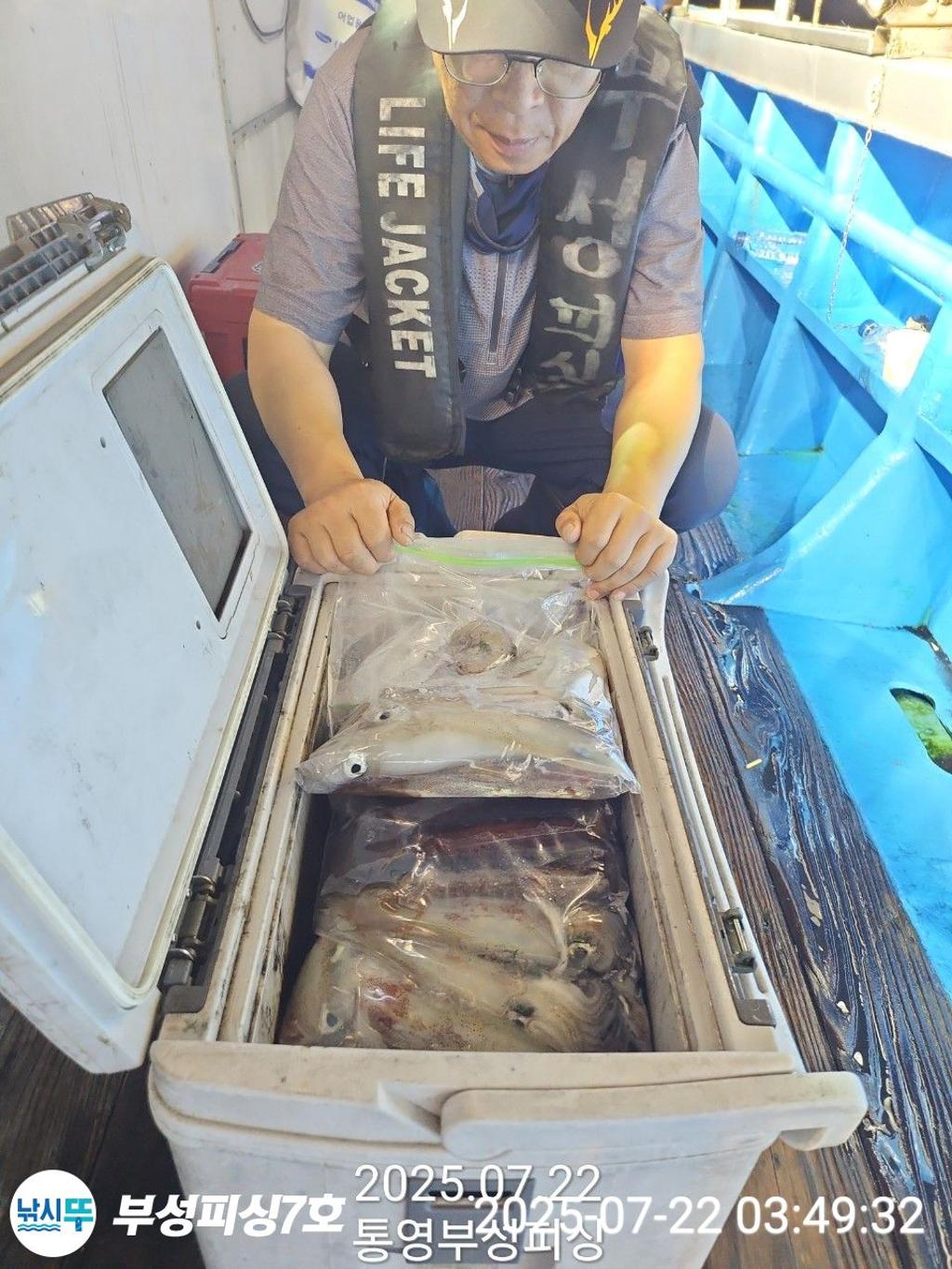 F2730212RC.jpg