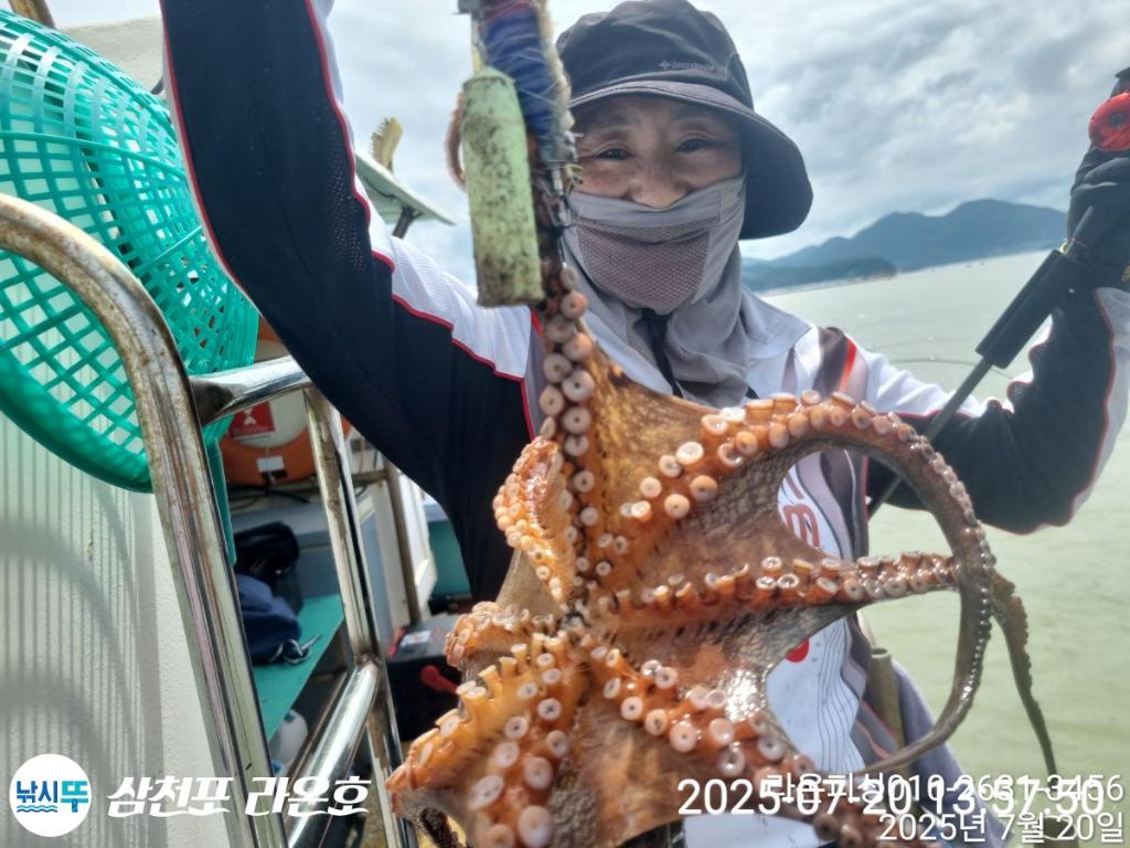 F2732794CD.jpg