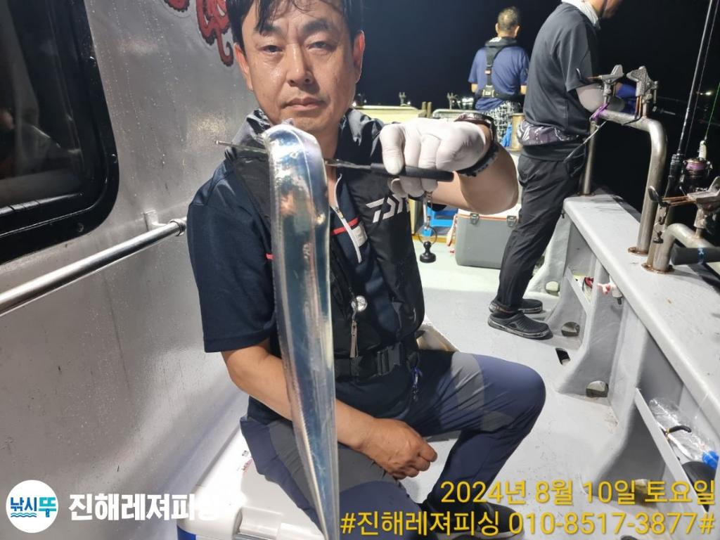 F2733894TM.jpg