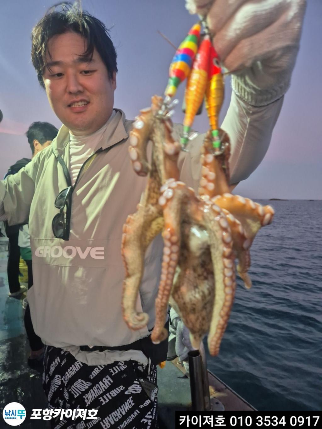 F2735144SU.jpg
