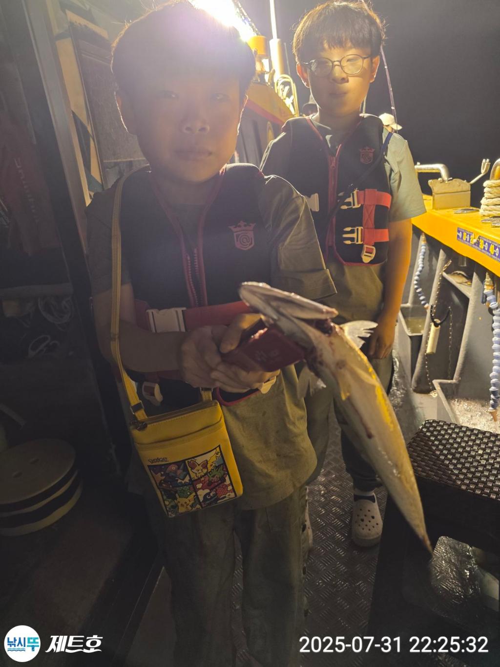 F2737089S0.jpg