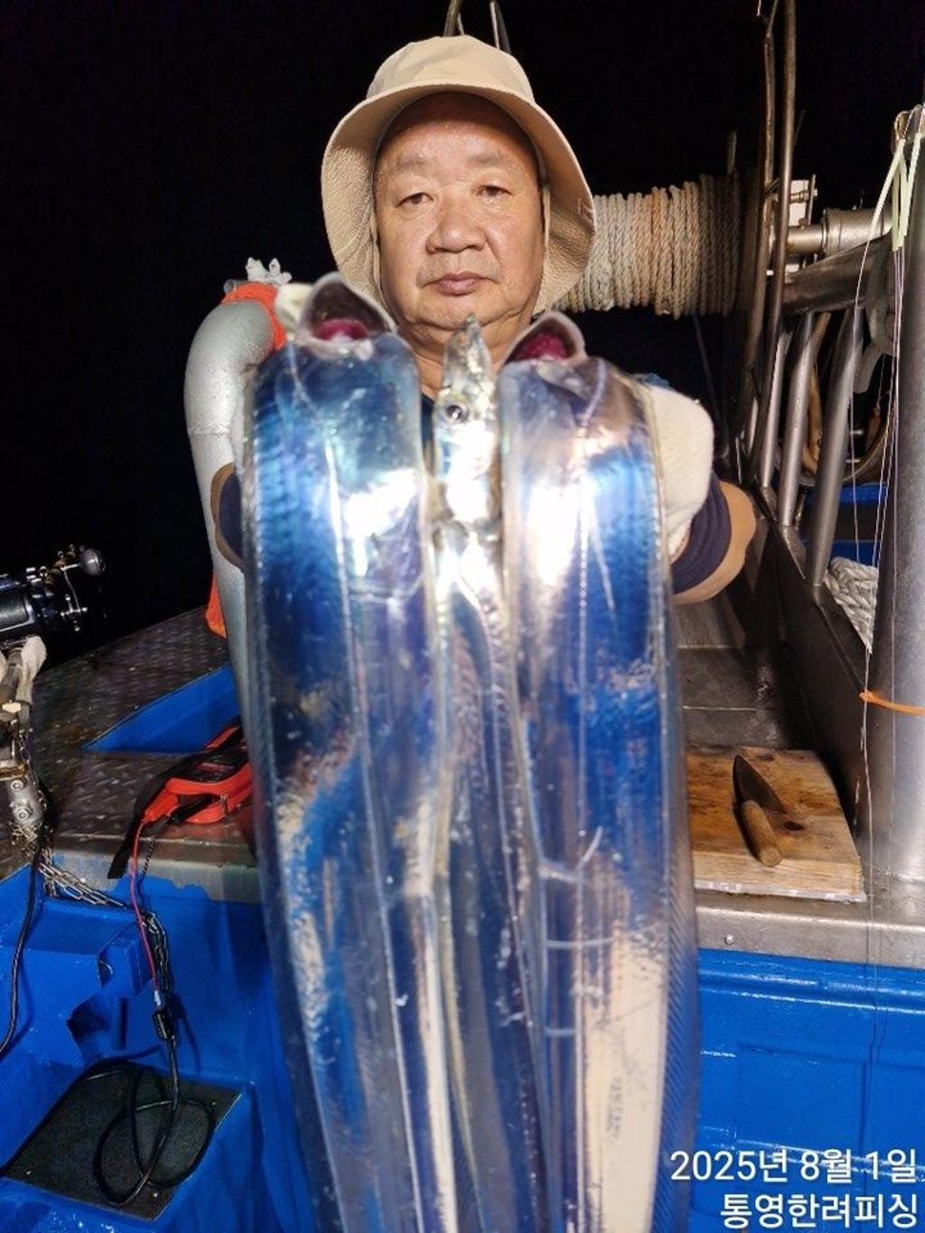 F2737735YU.jpg