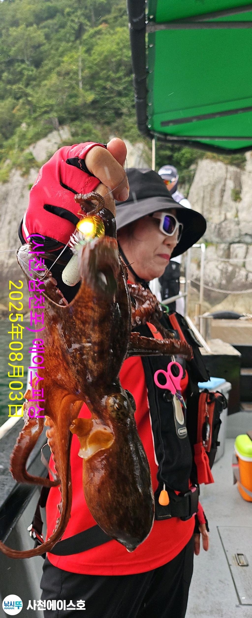 F2739821YU.jpg