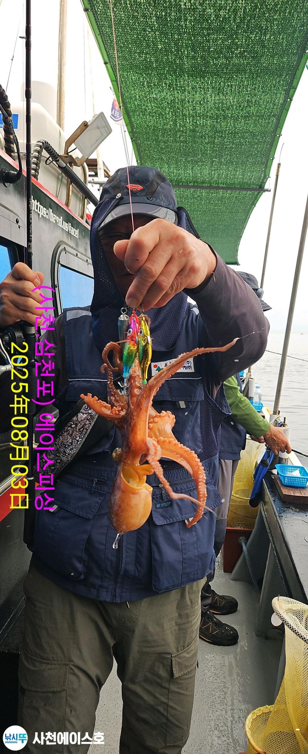F2739823UH.jpg