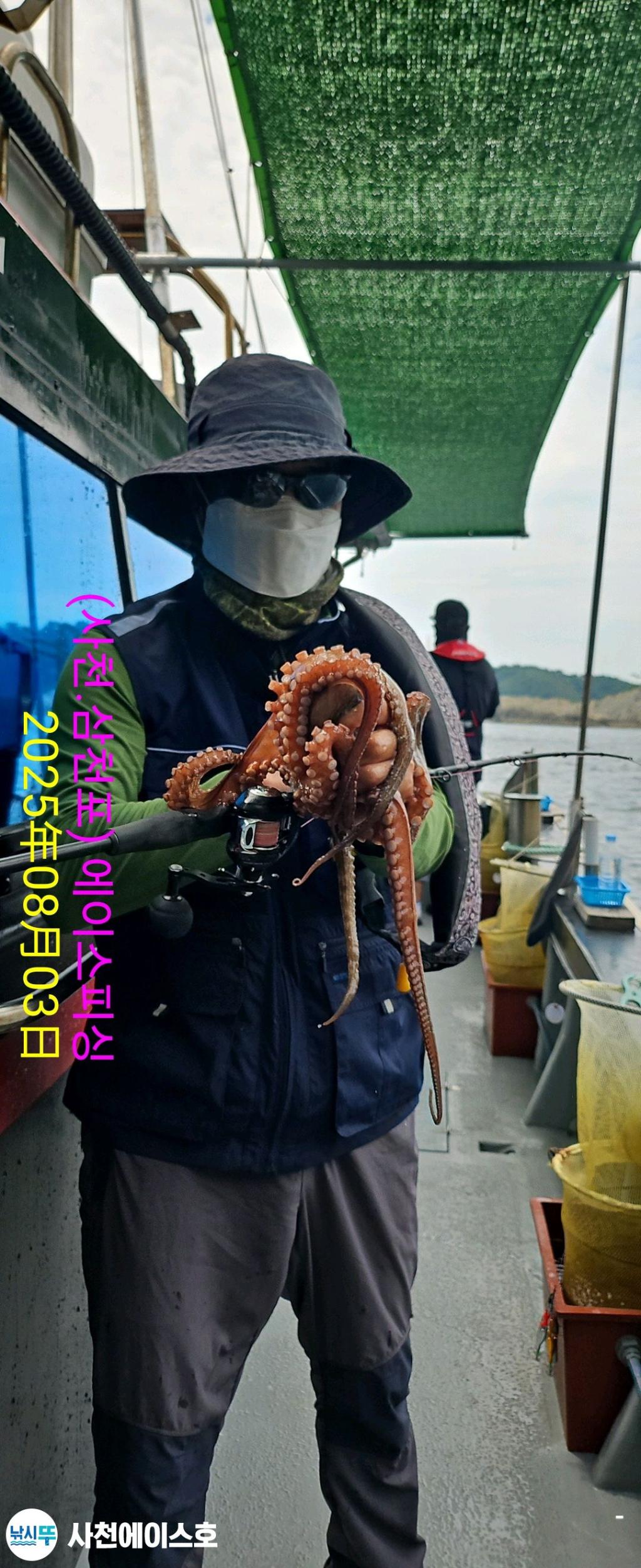 F2739828AA.jpg