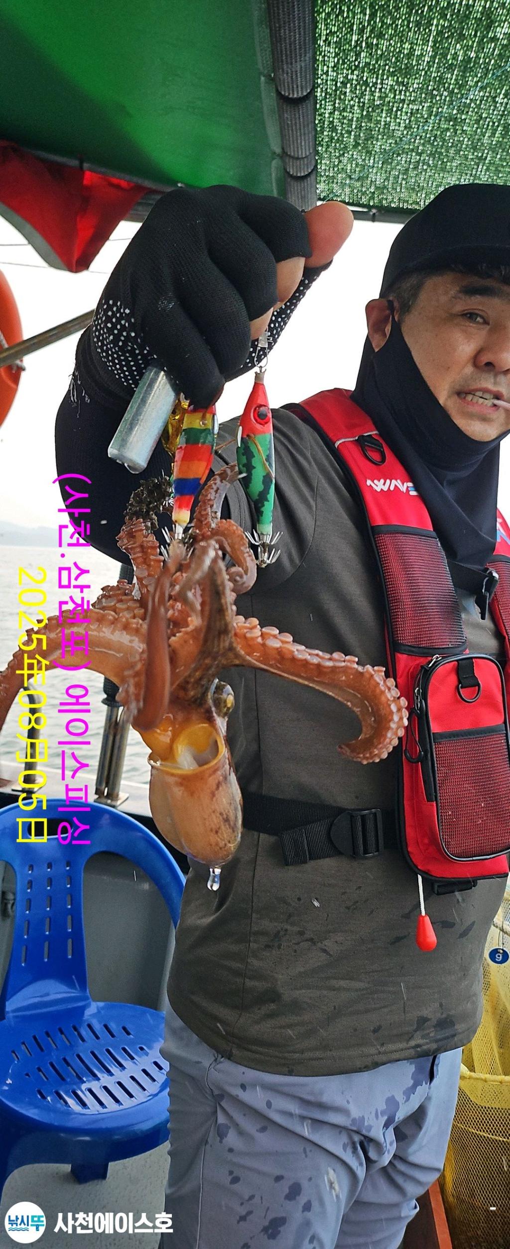F2740684HE.jpg