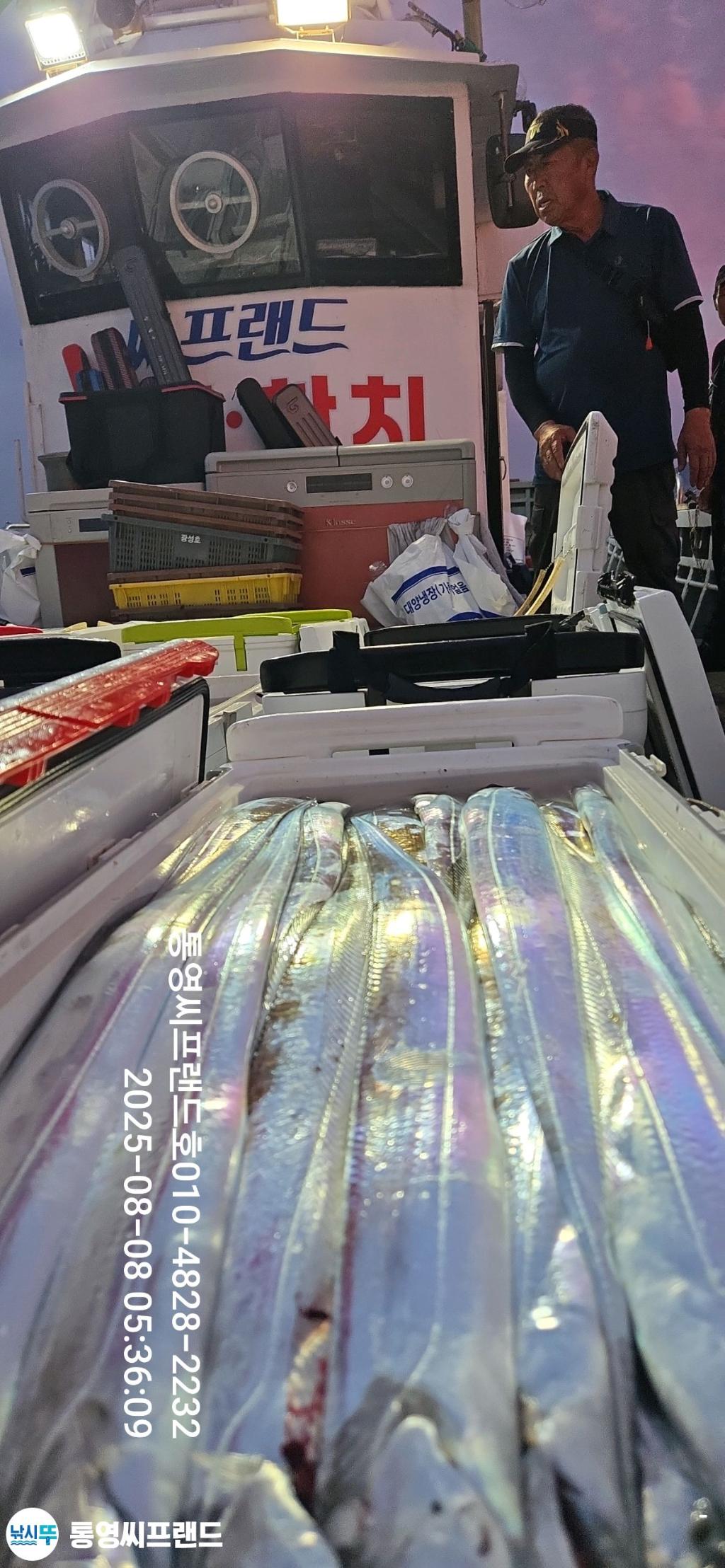 F2744822VR.jpg