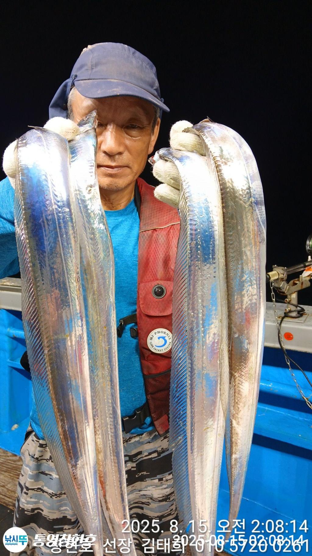F27482695B.jpg