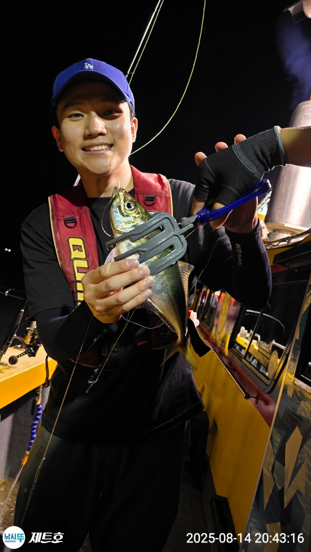 F2748445E0.jpg