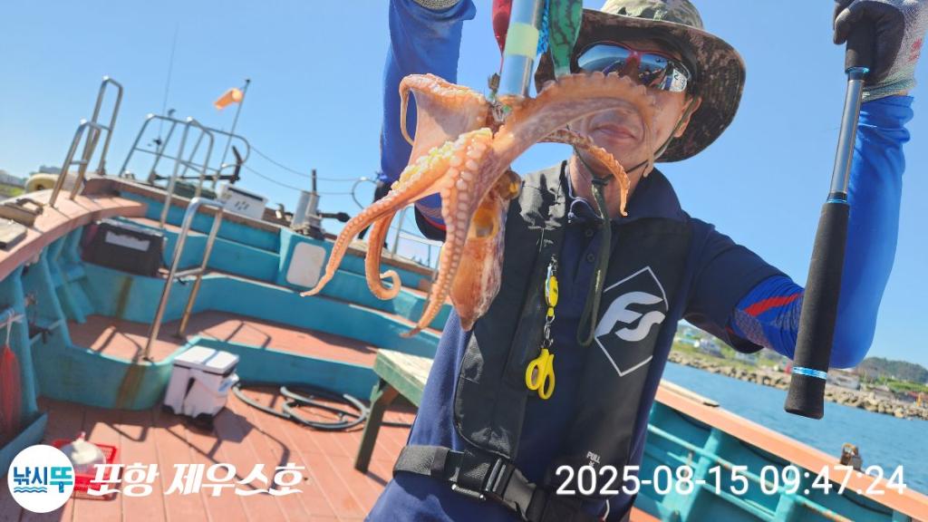 F2748458MQ.jpg