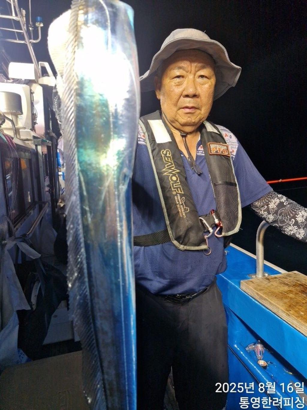 F27505808U.jpg