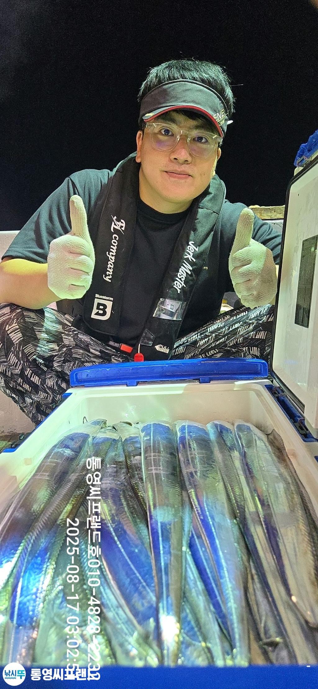 F2751523WK.jpg