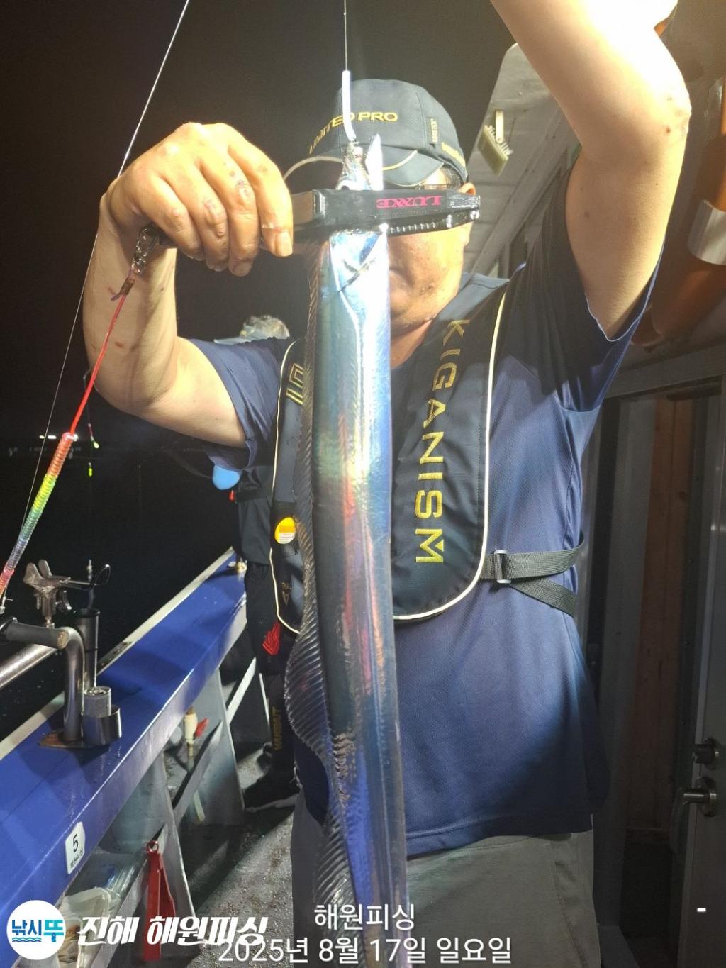 F2752666M6.jpg
