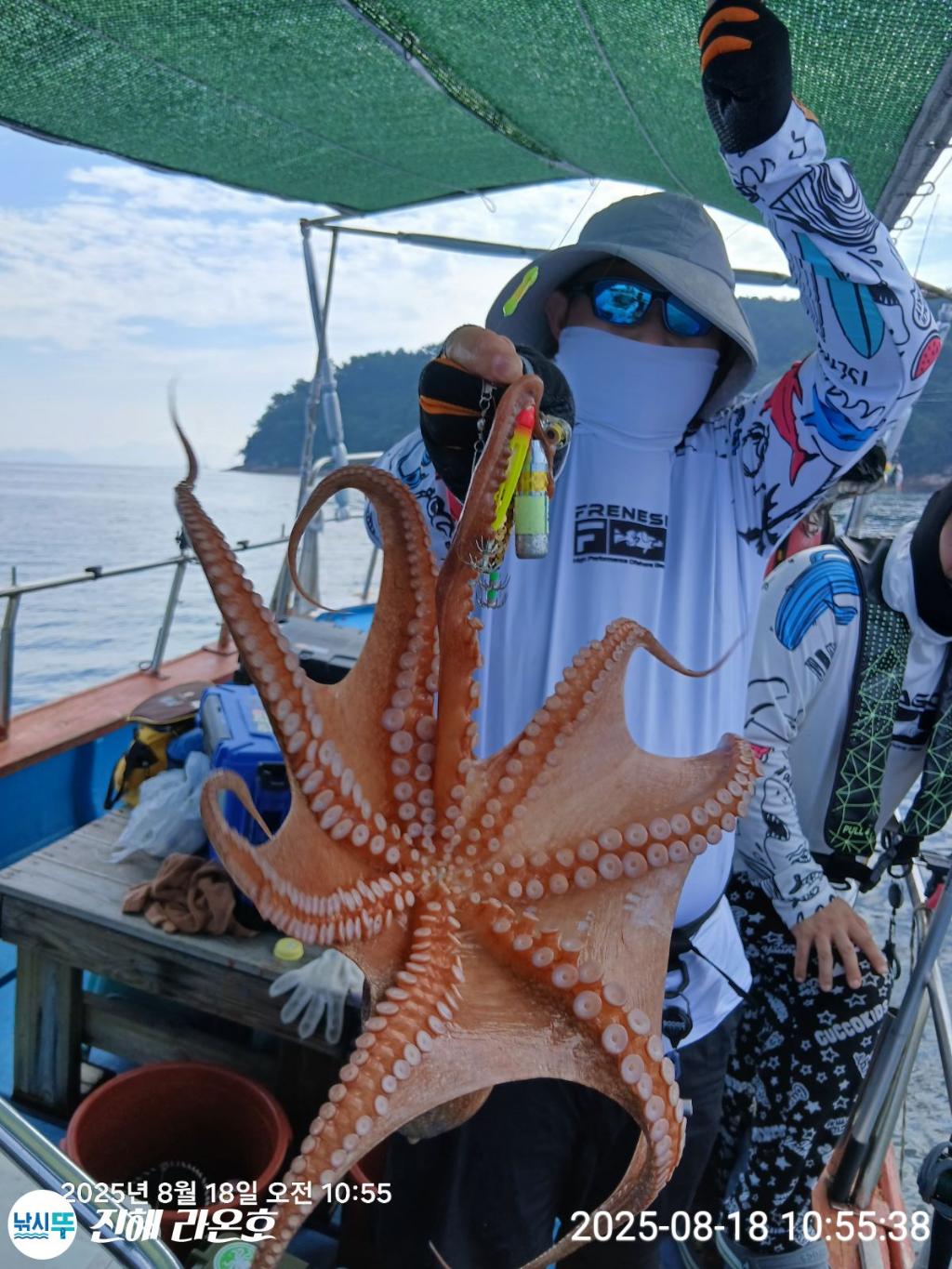 F27526733N.jpg